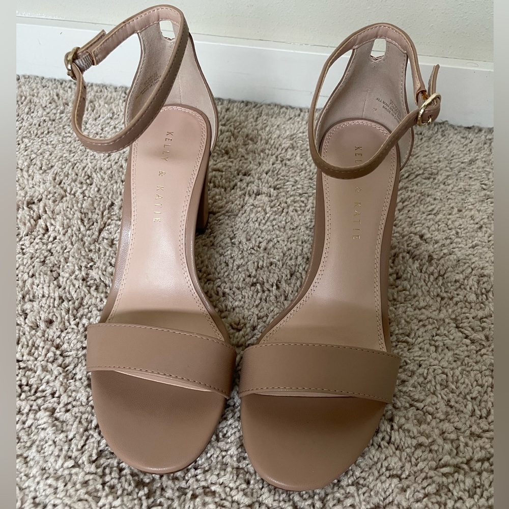 DSW Kelly & Katie-Hailee Sandal size 7.5 US women’s